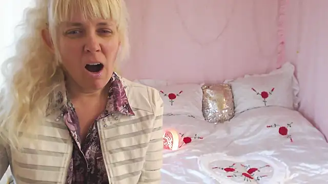 SunnySylvia online show from November 28, 7:08 am