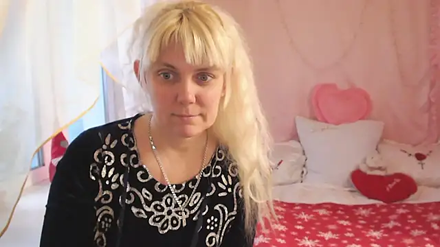 SunnySylvia online show from December 18, 6:40 am