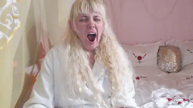 SunnySylvia online show from November 27, 5:35 pm