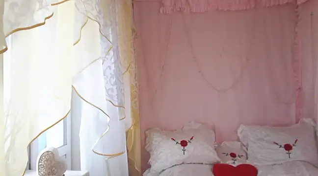 SunnySylvia online show from March 18, 12:17 pm