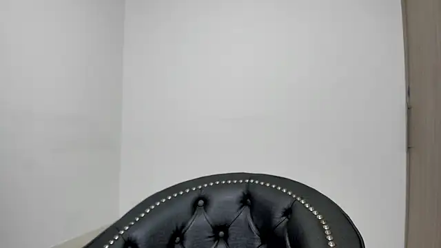 Snapshot of Isapetit_ chatting on December 5, 6:04 am Isapetit  online show from December 5, 6:04 am