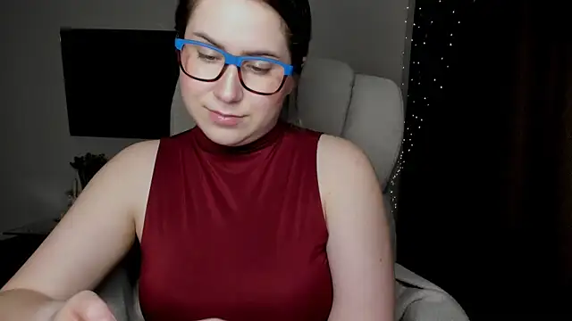 Snapshot of SeasonalSomeone chatting on November 28, 8:42 pm SeasonalSomeone online show from November 28, 8:42 pm