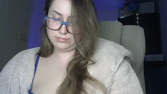 Snapshot of SeasonalSomeone chatting on April 29, 10:05 pm SeasonalSomeone online show from April 29, 10:05 pm