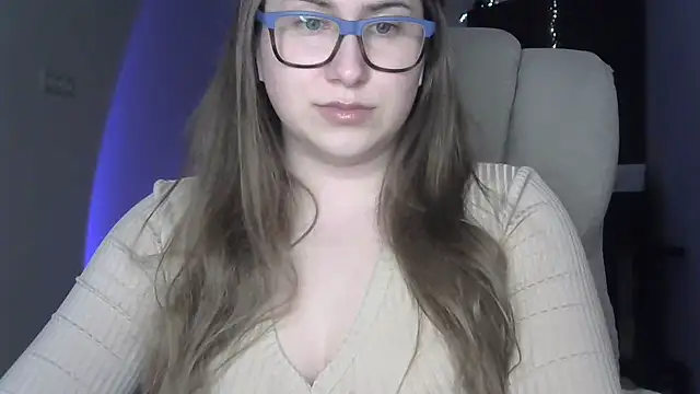 Snapshot of SeasonalSomeone chatting on April 22, 11:00 pm SeasonalSomeone online show from April 22, 11:00 pm