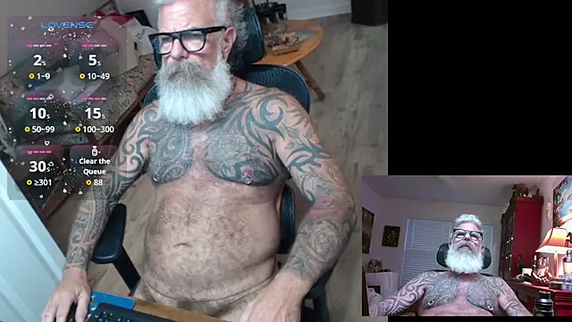 Snapshot of njdbear chatting on August 3, 12:08 am njdbear online show from August 3, 12:08 am