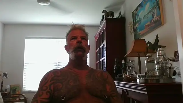 Snapshot of njdbear chatting on September 30, 4:02 pm njdbear online show from September 30, 4:02 pm