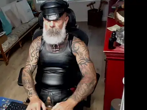 Snapshot of njdbear chatting on May 12, 7:42 pm njdbear online show from May 12, 7:42 pm