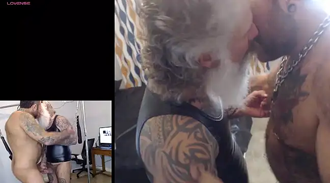 Snapshot of njdbear chatting on December 4, 1:08 am njdbear online show from December 4, 1:08 am