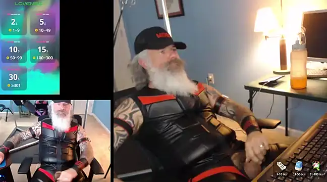 Snapshot of njdbear chatting on December 1, 9:53 pm njdbear online show from December 1, 9:53 pm