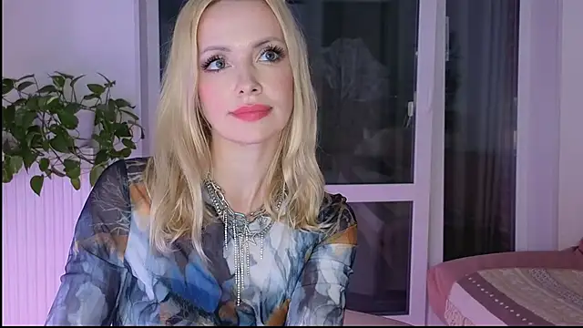 Snapshot of BowToYourWeakness chatting on September 19, 6:01 pm BowToYourWeakness online show from September 19, 6:01 pm