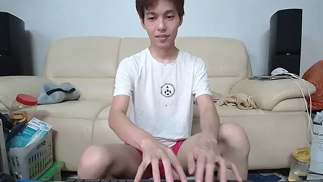 Snapshot of andrewooi chatting on May 30, 9:04 am andrewooi online show from May 30, 9:04 am