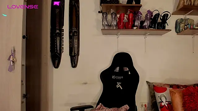 sashasweethot online show from February 13, 3:01 pm