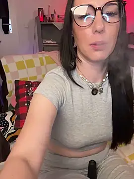 Trixie-Tainted online show from December 13, 9:43 pm