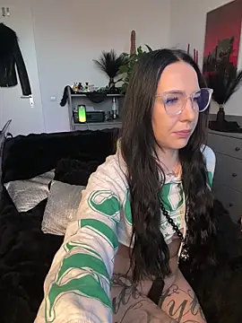 Trixie-Tainted online show from March 3, 4:47 pm