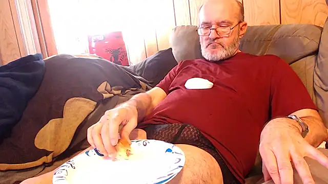 Snapshot of snickers1 chatting on March 1, 2:17 pm snickers1 online show from March 1, 2:17 pm