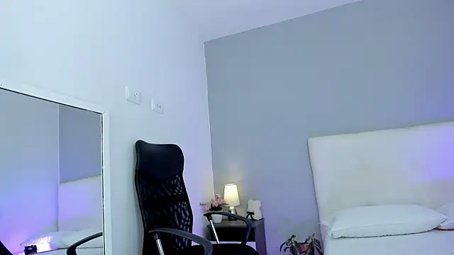 NataliaBuiles online show from September 12, 5:02 pm