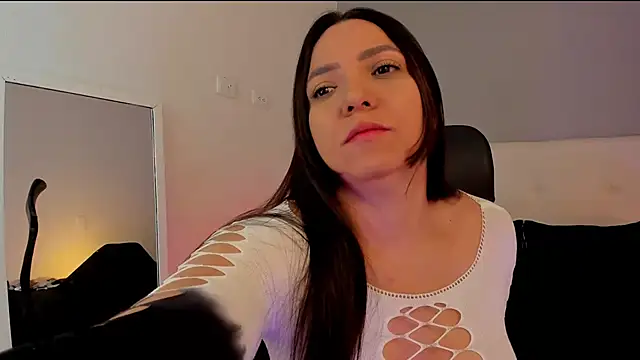 Snapshot of NataliaBuiles chatting on February 19, 11:18 am NataliaBuiles online show from February 19, 11:18 am