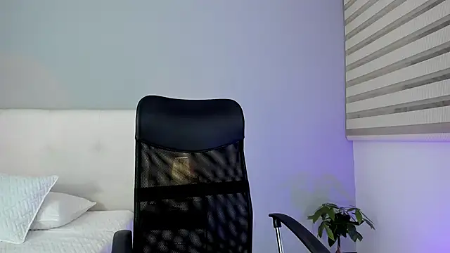 NataliaBuiles online show from March 8, 2:45 am