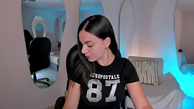 MorganHicks online show from February 18, 7:54 pm