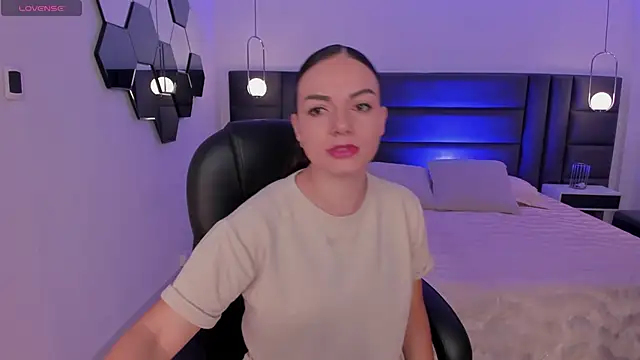 MorganHicks online show from November 14, 7:28 pm