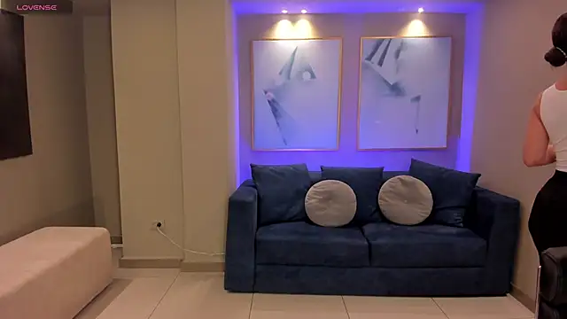 MorganHicks online show from November 16, 11:37 am