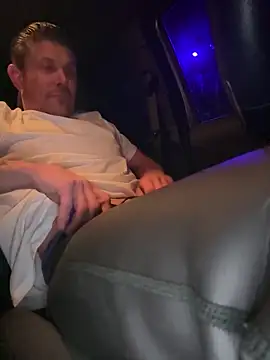 Snapshot of pussyaddict21 chatting on March 9, 4:05 am pussyaddict21 online show from March 9, 4:05 am