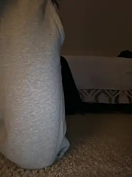 Snapshot of pussyaddict21 chatting on January 5, 6:46 am pussyaddict21 online show from January 5, 6:46 am