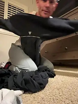 Snapshot of pussyaddict21 chatting on December 29, 3:22 am pussyaddict21 online show from December 29, 3:22 am