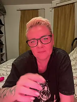 Gizzithehotone online show from February 27, 6:08 pm