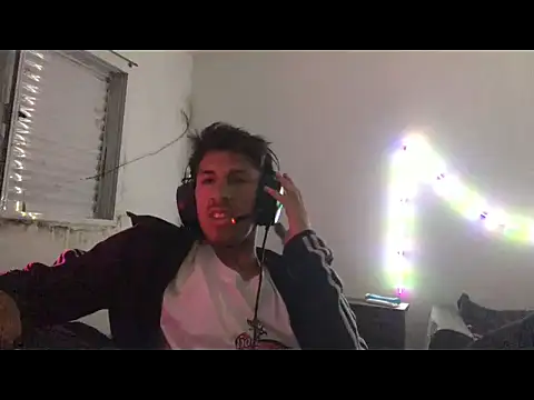 axel2leiva online show from October 13, 6:26 am