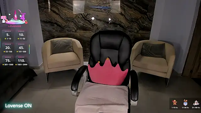 Snapshot of DannieSmith1 chatting on December 3, 11:04 pm DannieSmith1 online show from December 3, 11:04 pm