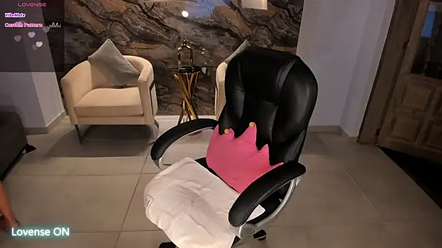 Snapshot of DannieSmith1 chatting on October 17, 11:28 pm DannieSmith1 online show from October 17, 11:28 pm