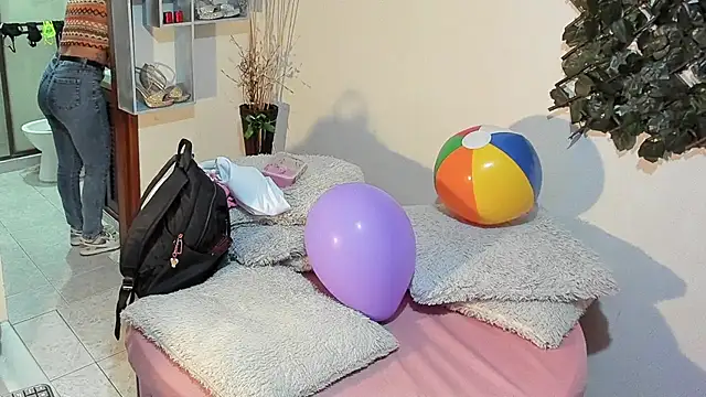 DestinyHills online show from March 30, 12:06 pm