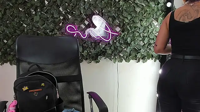 Snapshot of DestinyHills chatting on May 18, 1:05 pm DestinyHills online show from May 18, 1:05 pm