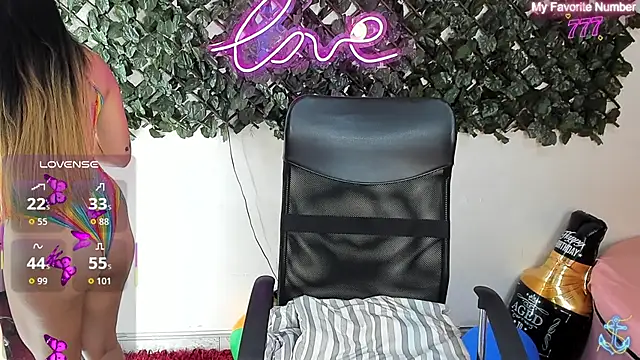 Snapshot of DestinyHills chatting on July 1, 12:11 am DestinyHills online show from July 1, 12:11 am