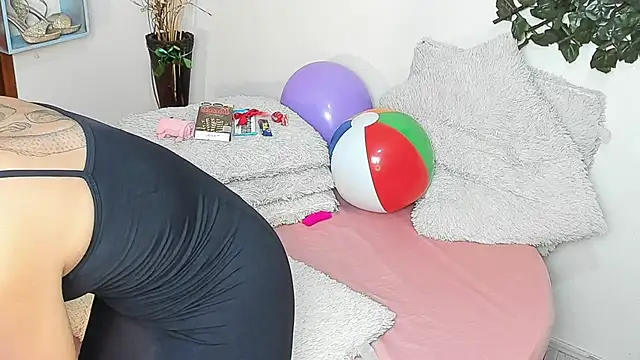 DestinyHills online show from March 27, 12:06 pm