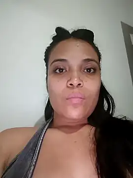 Snapshot of _Estrellita_ chatting on November 3, 3:01 am Estrellita online show from November 3, 3:01 am