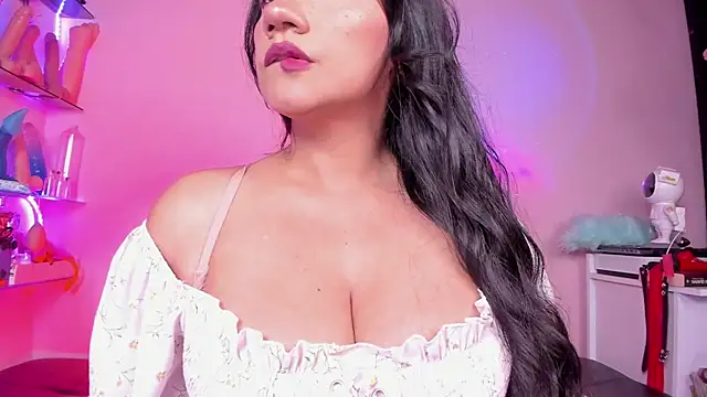 christymilkk online show from November 19, 12:43 am