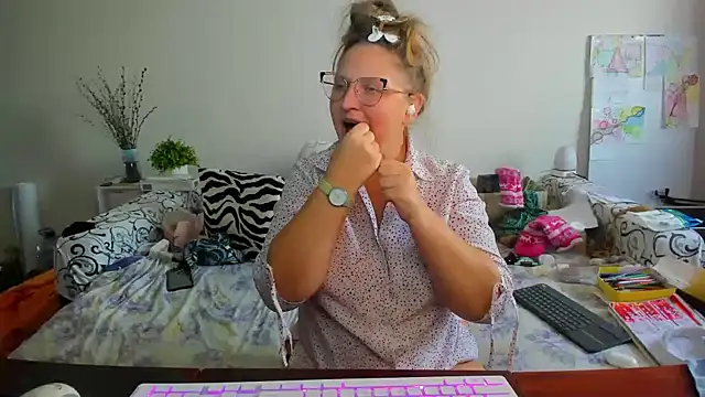 Snapshot of IamYourNarcotic chatting on November 21, 12:37 pm IamYourNarcotic online show from November 21, 12:37 pm