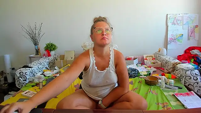 Snapshot of IamYourNarcotic chatting on September 14, 10:15 am IamYourNarcotic online show from September 14, 10:15 am