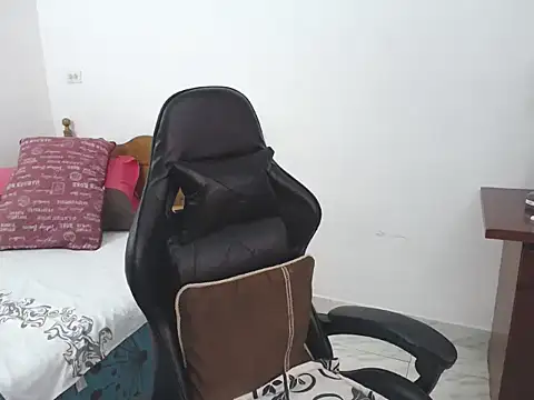 yeslluisa online show from June 12, 7:44 pm