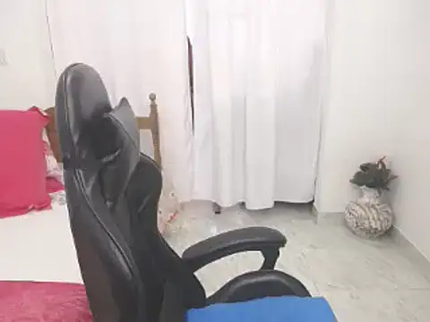 yeslluisa online show from March 30, 7:26 pm