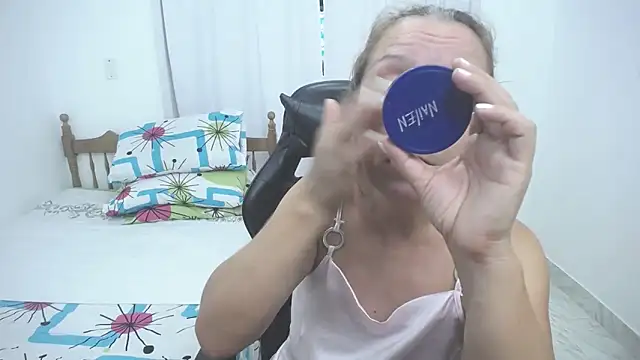 yeslluisa online show from September 21, 4:01 pm