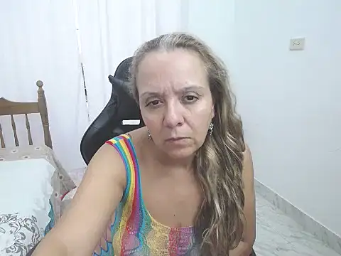 yeslluisa online show from April 21, 8:37 pm