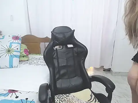 yeslluisa online show from September 14, 3:23 pm