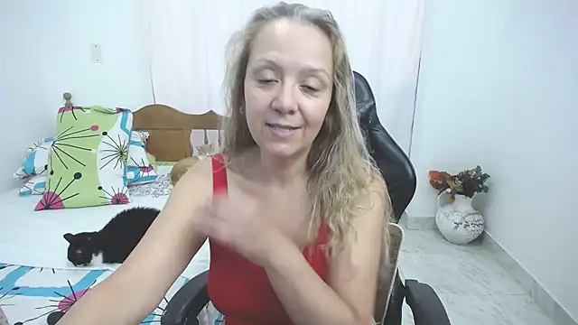 yeslluisa online show from February 7, 3:31 pm