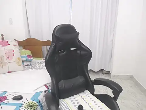 yeslluisa online show from November 18, 7:28 pm