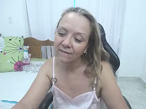 yeslluisa online show from November 17, 7:18 pm