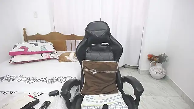 yeslluisa online show from February 19, 6:49 pm