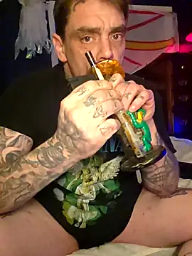 Snapshot of canadacockinme chatting on December 2, 12:22 am canadacockinme online show from December 2, 12:22 am